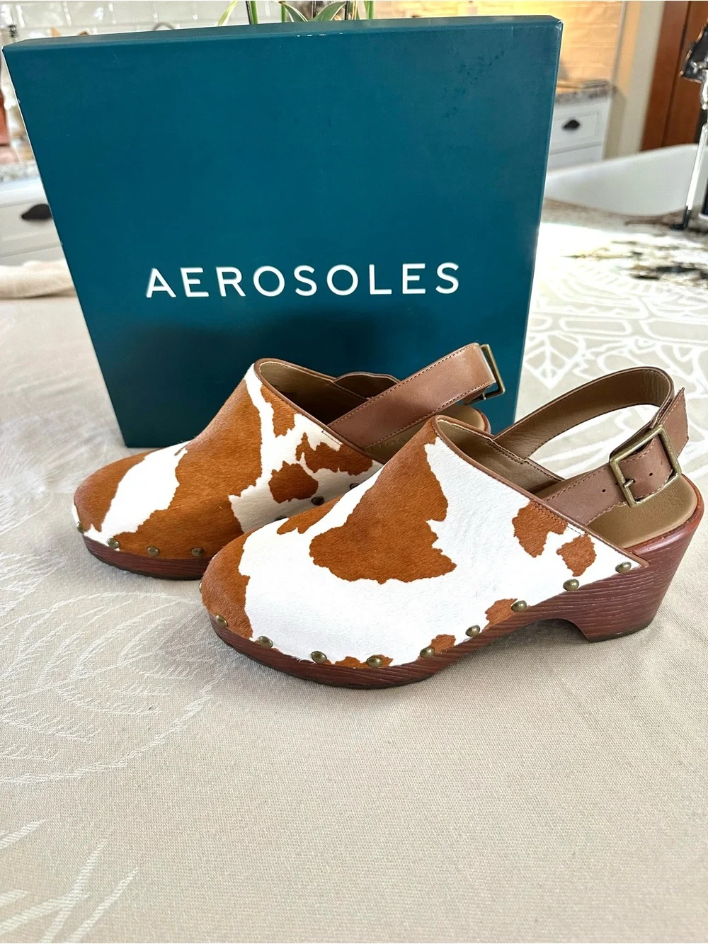 Aerosoles Danby Cow Print Leather Clogs NWOT Size 9 - Picture 2 of 9
